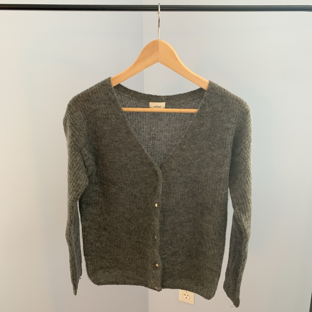 ARITZIA/WILFRED - VNECK CARDIGAN